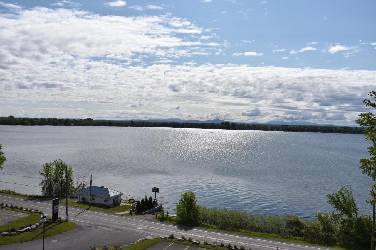 La Cache Du Lac Champlain Hotel Venise-en-Quebec Exterior photo