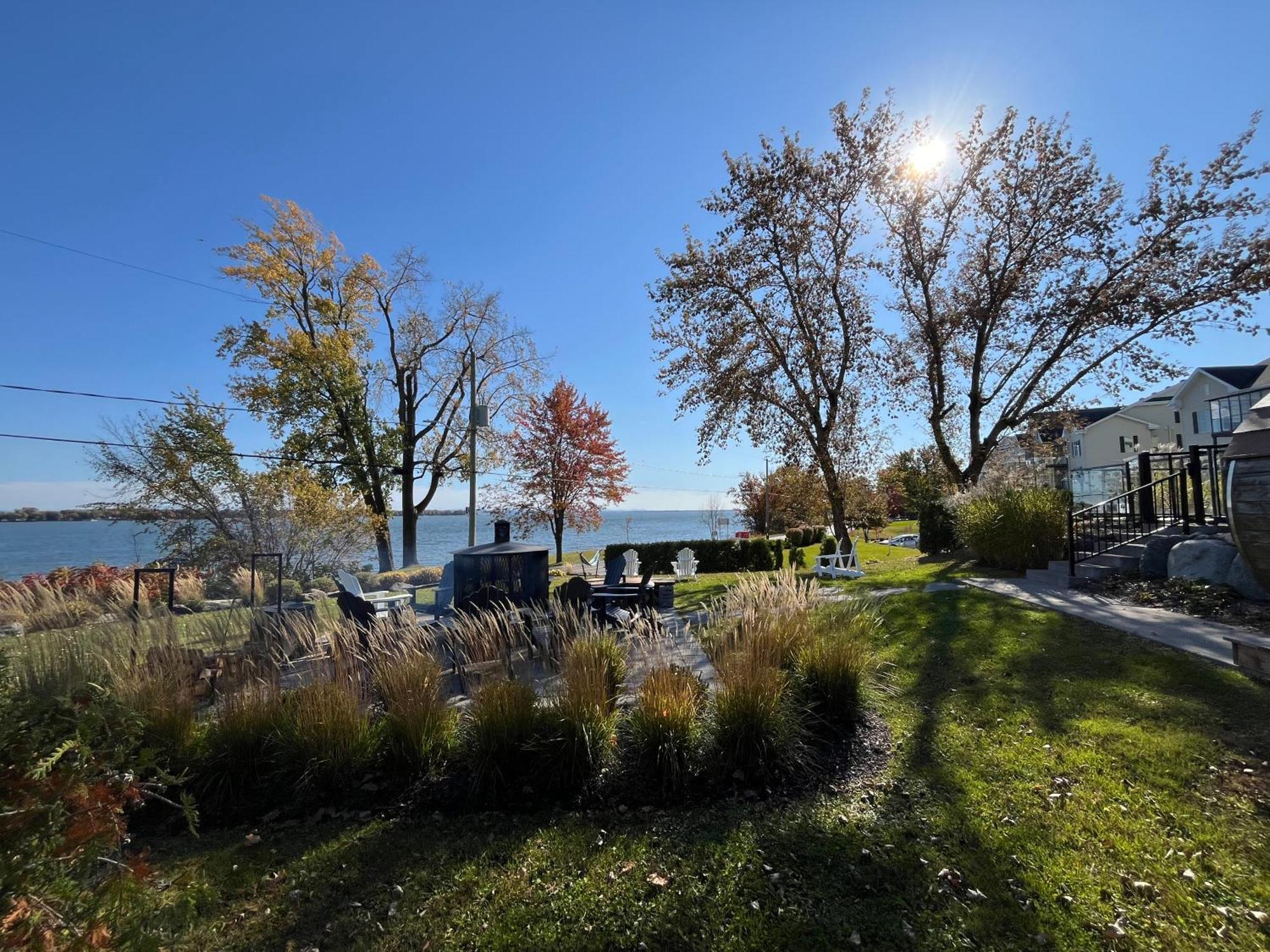 La Cache Du Lac Champlain Hotel Venise-en-Quebec Exterior photo